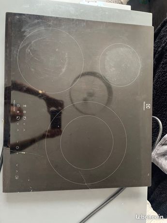 Plaque induction Electrolux fonctionne mais fissuré