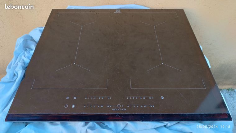 Plaque induction Electrolux