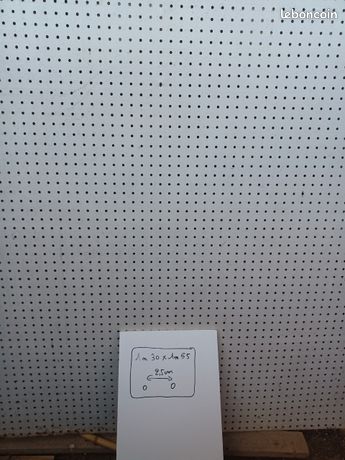 Plaque perforée presentoire