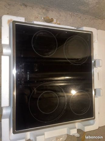 Plaque vitrocéramique Bosch PKF645R14E