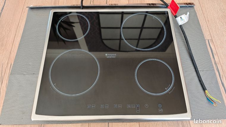 Plaque induction Hotpoint Ariston