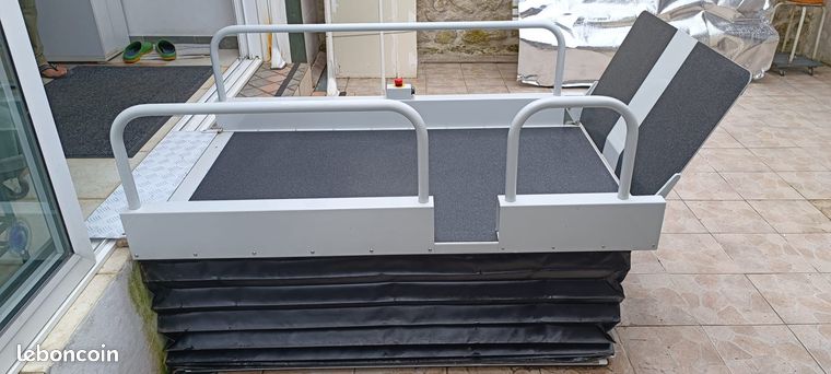 Plateforme élévatrice verticale PMR Liftboy2