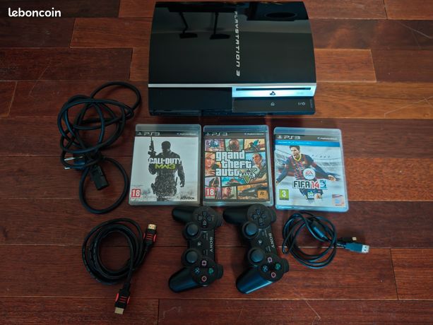 PlayStation 3 avec 2 manettes et 3 jeux