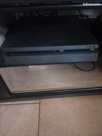 Playstation 4 + 7 jeux avec chargeur manette