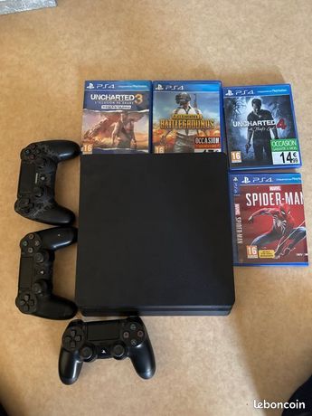 Playstation 4 slim + 3 manettes + jeux