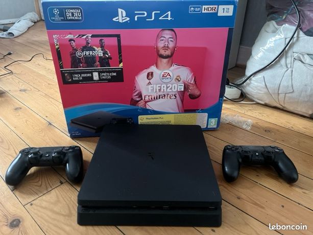 Playstation 4 slim + deux manettes