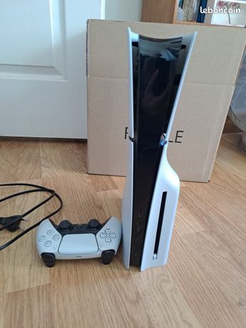 Playstation 5 slim avec lecteur excellent état peu servie