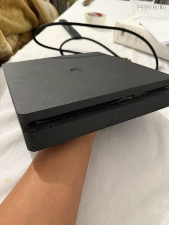 PlayStation 4 slim