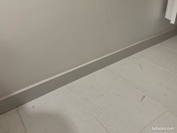 Plinthes QUICK STEP Plinthe pour sols stratifiés Quick Step Mdf décor Bois peint blanc h.580 x L. 240.00cm