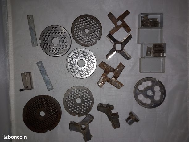 Plusieurs accessoires pour hachoir à viande pro