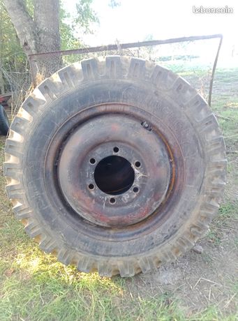 Pneu et jantes Continental 10.5/20 unimog 406