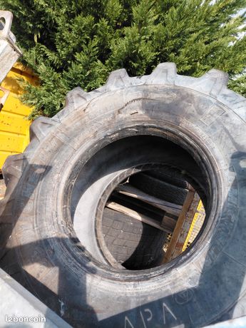 Pneu445 70 19.5 michelin