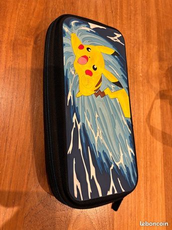 Pochette switch Pikachu quelques traces d’usure à l’extérieur