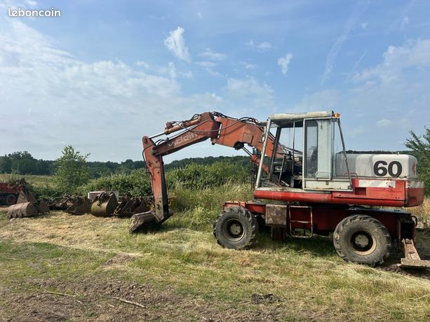 POCLAIN P60 + 9 Godets et Benne preneuse