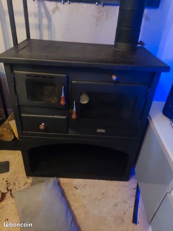 Poêle à bois avec four très bon état