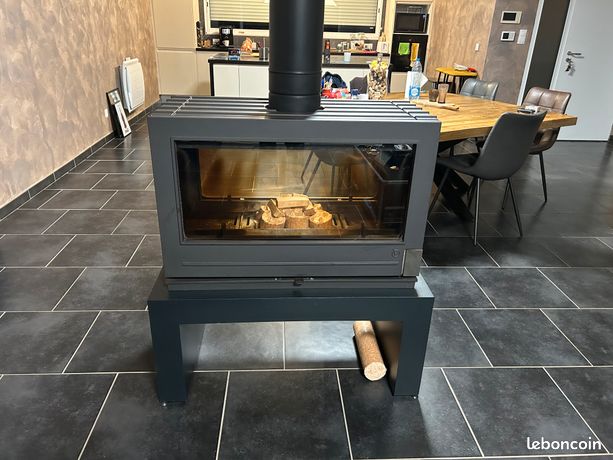 Poêle à bois fonte 12kW double face sur pied Invicta Nelson