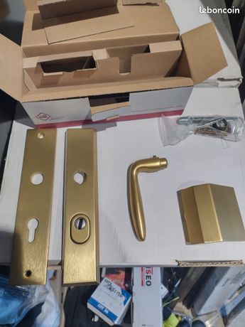 Poignées blindée a tirage entraxe 70 dor