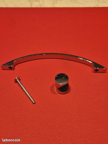 Poignées de porte en métal chromé
