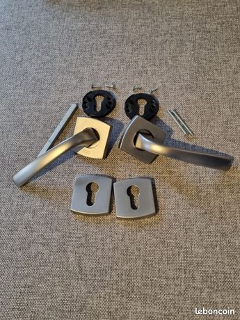 Poignées VACHETTE avec rosaces pour poignées et serrure