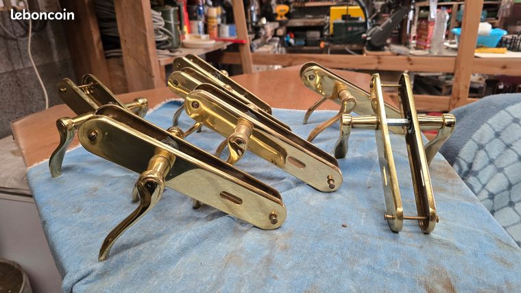 Poignets de porte doré