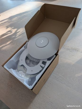 Point d'accès Ubiquiti UniFi AP AC PRO
