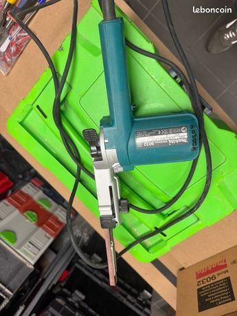 Ponceuse à bande Makita