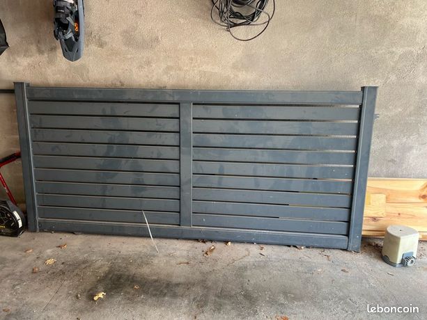 Portail aluminium gris