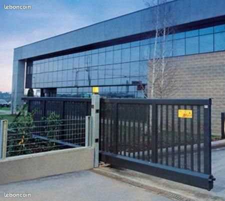 Portail automatique coulissant