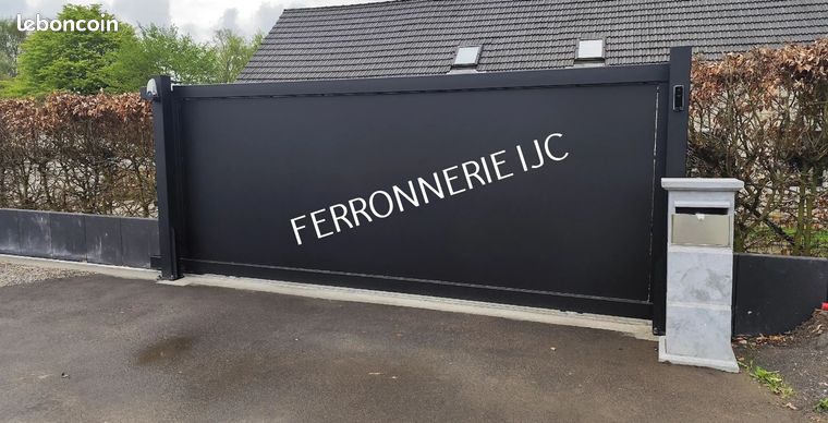 Portail coulissant battant autoportant