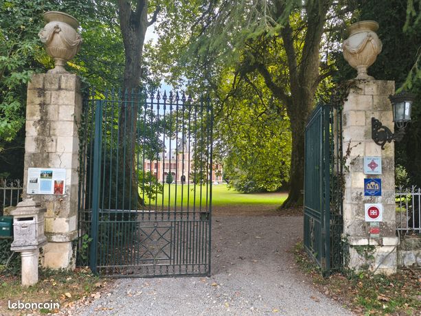 Portail de château +piliers en pierre calcaire