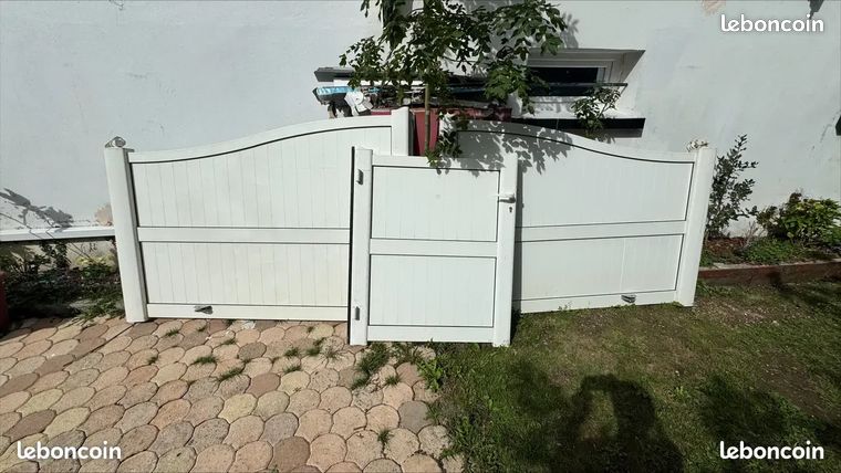 Portail électrique 4 mètres+ portillon 1 mètre