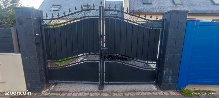 Portail en fer noir largeur 3 metres