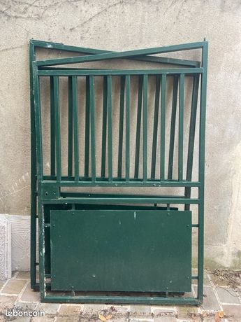 Portails vert foncé