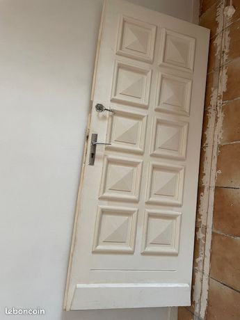 Porte d'entrée bois avec clés