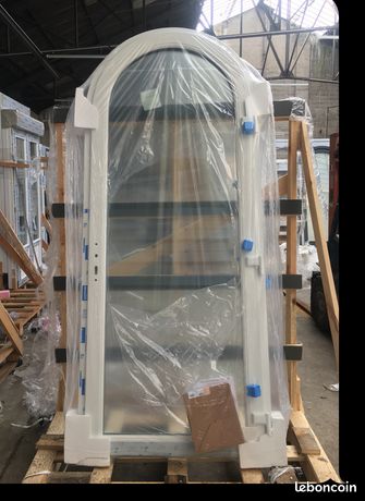 Porte d'entrée cintrée PVC en Verre