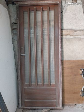 Porte d'entrée en bois