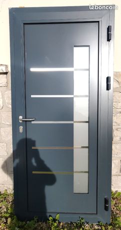 Porte d'entrée / Porte de service