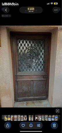 Porte dentrée très ancienne en bois