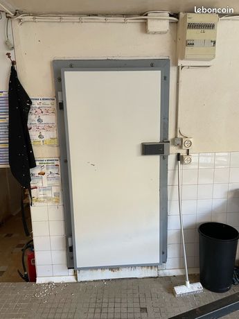 Porte de chambre froide avec serrure