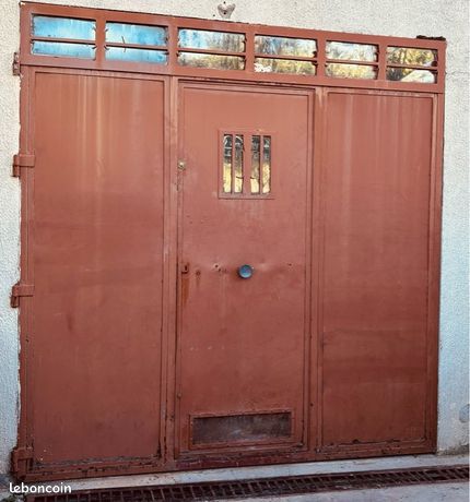 Porte de garage en fer forgé