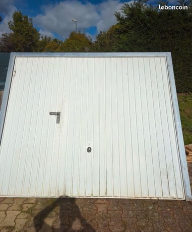 Porte de garage en tôle