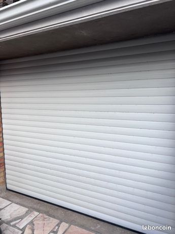 Porte de garage enroulable motorisée