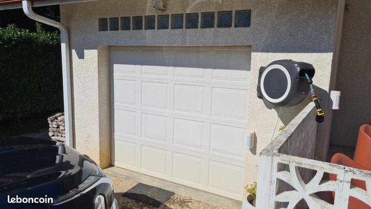 Porte de garage motorisé sectionnelle blanche 240 x 200 m