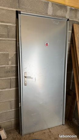 Porte de service métallique fin de chantier