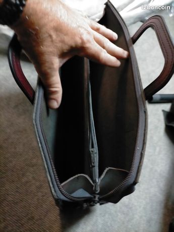 Porte documents en cuir