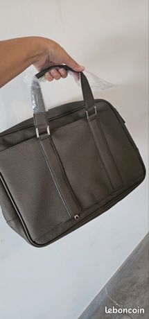 Porte-documents / ordinateur Cerruti. Complètement . 39