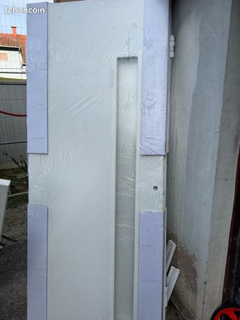 Porte en bois pleine avec cadre 100