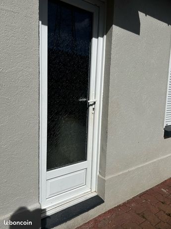 Porte entrée pvc isolante