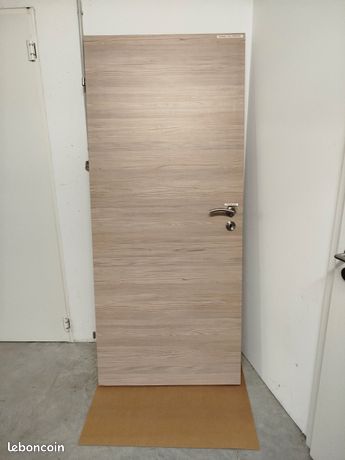 Porte intérieure bois clair 200x84 cm avec poignée inox E400 avec défaut