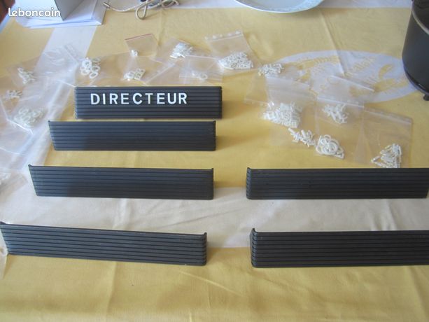 Porte nom ou titre chevalet métal noir pour bureau